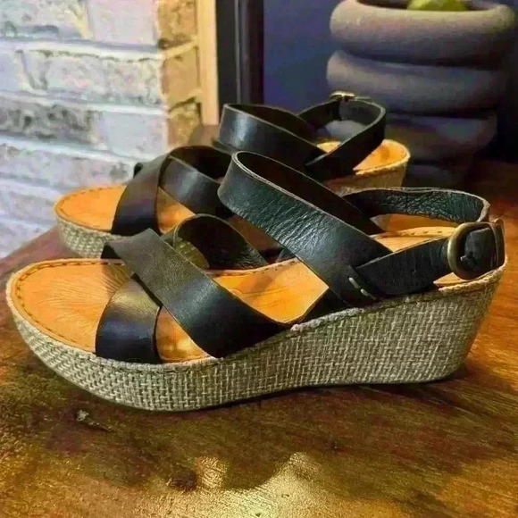 Born Wedge Sandals Women's Size 40/9 Black Leather  Cork Platform Strappy - Picture 4 of 10